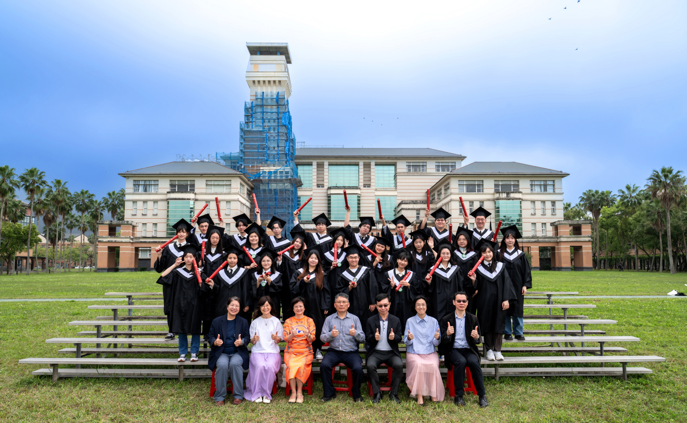 115級畢業生團拍